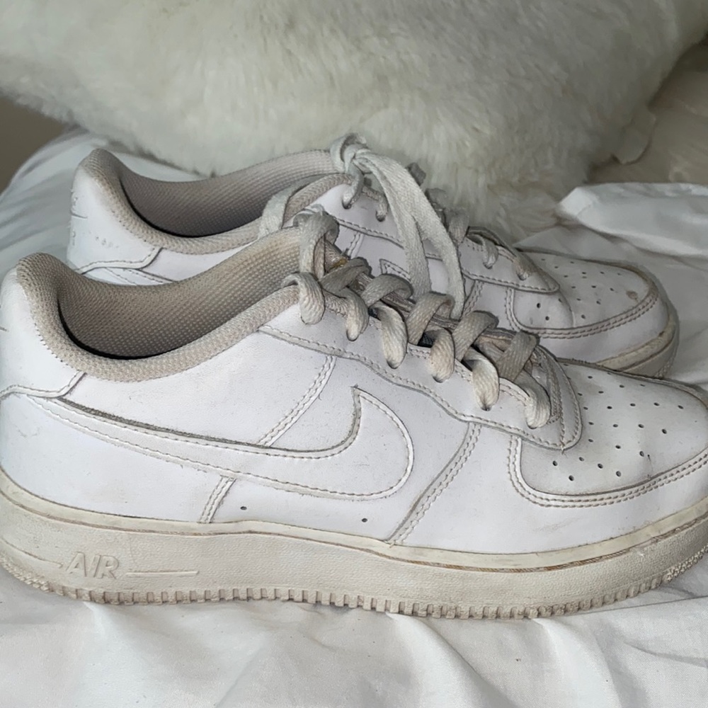 white air forces lil dirty but can wash and look brand new again